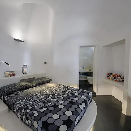 شقة Santorini Traditional 1bd Apt With Private Hot Tub
