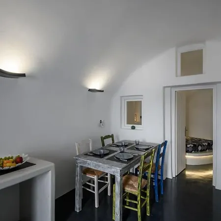 شقة Santorini Traditional 1bd Apt With Private Hot Tub ثيرا