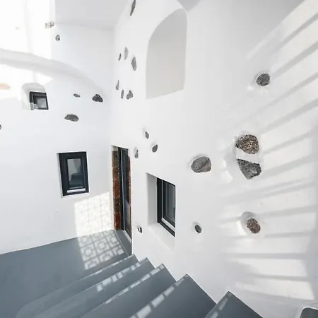 Santorini Traditional 1bd Apt With Private Hot Tub ثيرا