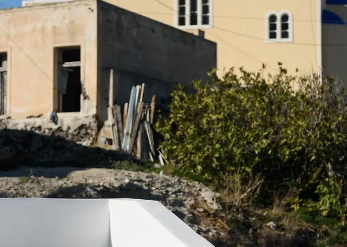 Santorini Traditional 1bd Apt With Private Hot Tub * Fira (Santorini)