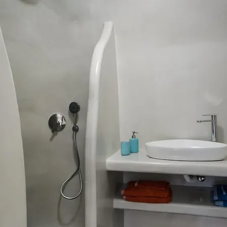 Santorini Traditional 1bd Apt With Private Hot Tub