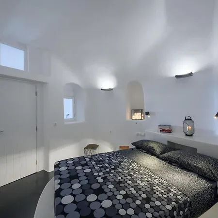 Santorini Traditional 1bd Apt With Private Hot Tub 费拉