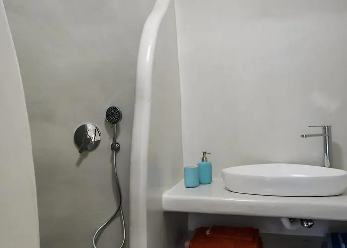 Santorini Traditional 1bd Apt With Private Hot Tub