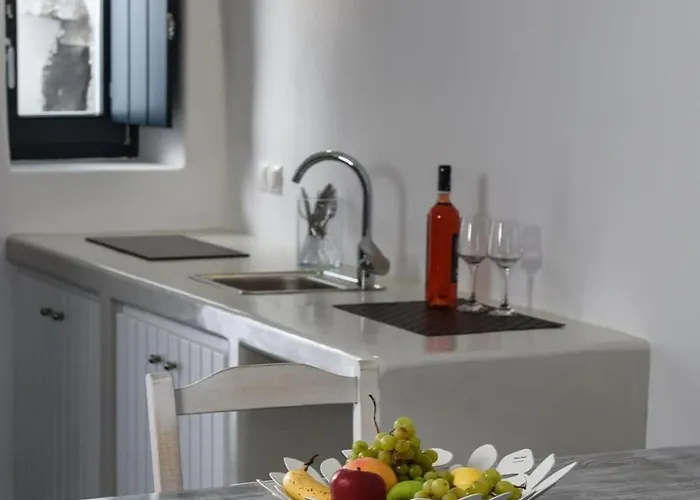 Santorini Traditional 1bd Apt With Private Hot Tub *