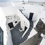 Santorini Traditional 1bd Apt With Private Hot Tub * Fira (Santorini)