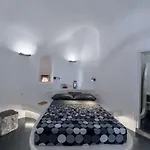 Santorini Traditional 1bd Apt With Private Hot Tub Daire