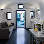Santorini Traditional 1bd Apt With Private Hot Tub Daire