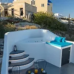 Santorini Traditional 1bd Apt With Private Hot Tub *