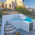Daire Santorini Traditional 1bd Apt With Private Hot Tub