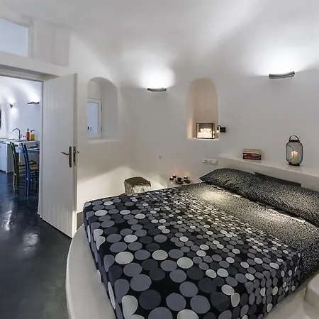 Santorini Traditional 1bd Apt With Private Hot Tub Apartamento