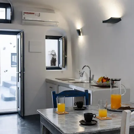 Santorini Traditional 1bd Apt With Private Hot Tub Apartment *