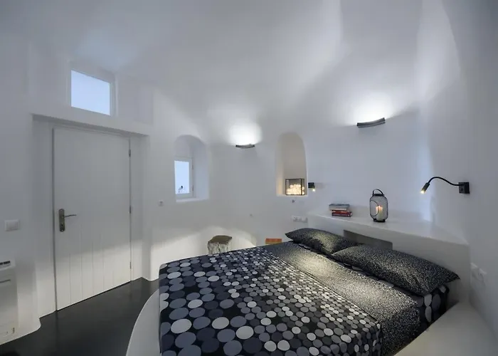 Santorini Traditional 1bd Apt With Private Hot Tub Fira (Santorini)